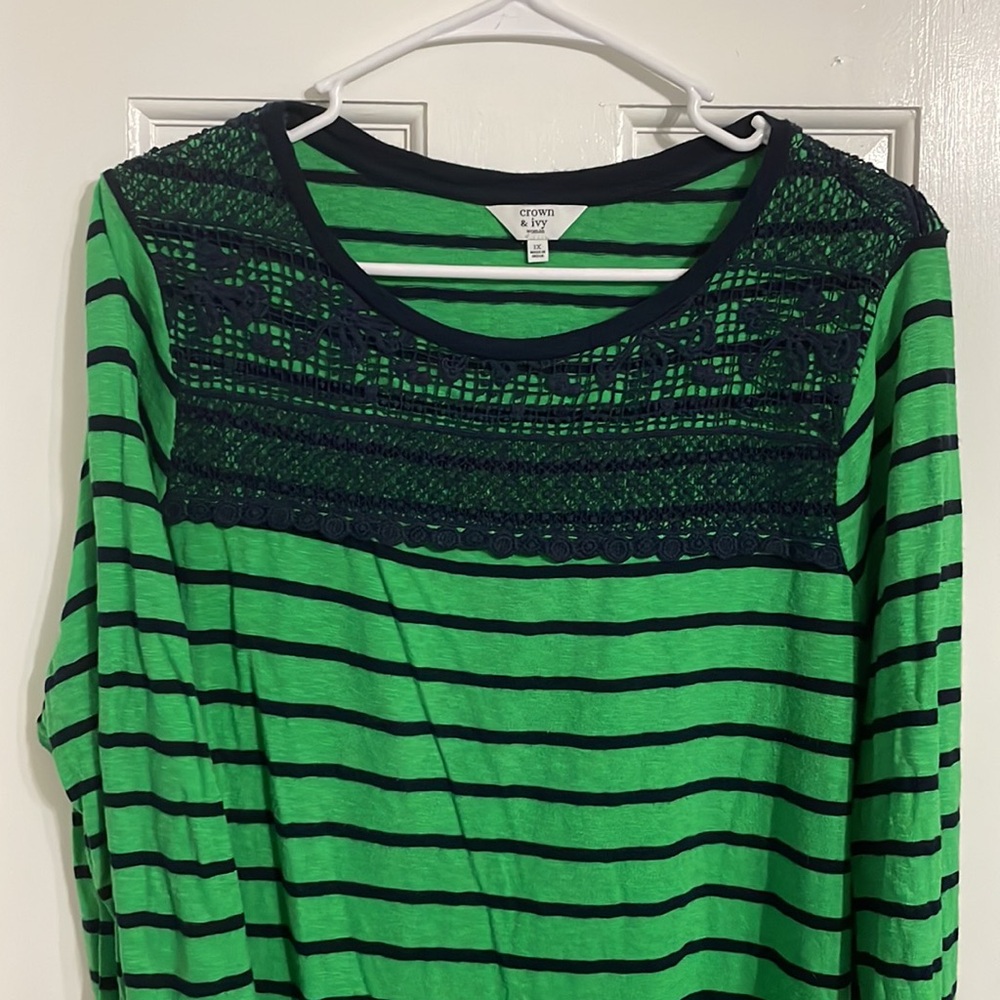 Crown & Ivy - green/navy stripe - lace detail on top blouse - 1X